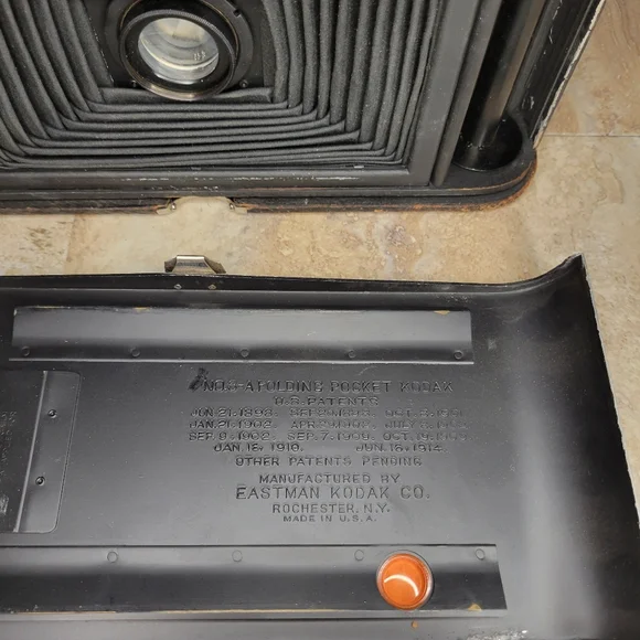 Vintage camera set Kodak Vintage Cameras in Black and Silver - Picture 7 of 16